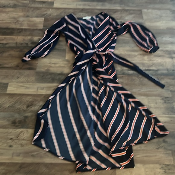 Signify dress - Picture 3 of 3